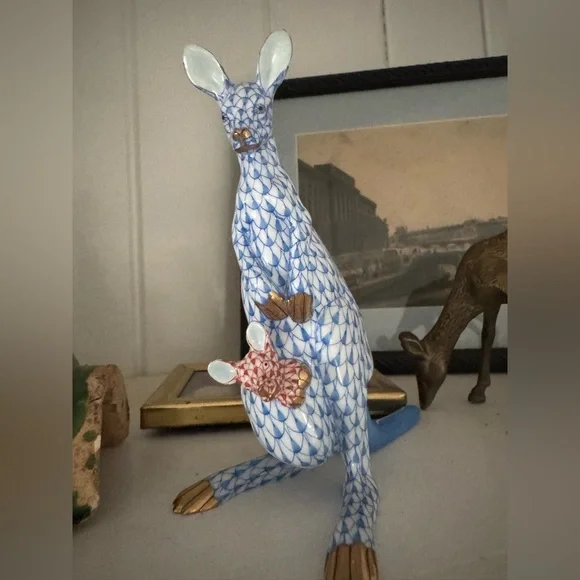 Herend Blue and Rust Kangaroo mama and baby Figurine with 24K gold detail - Picture 7 of 11